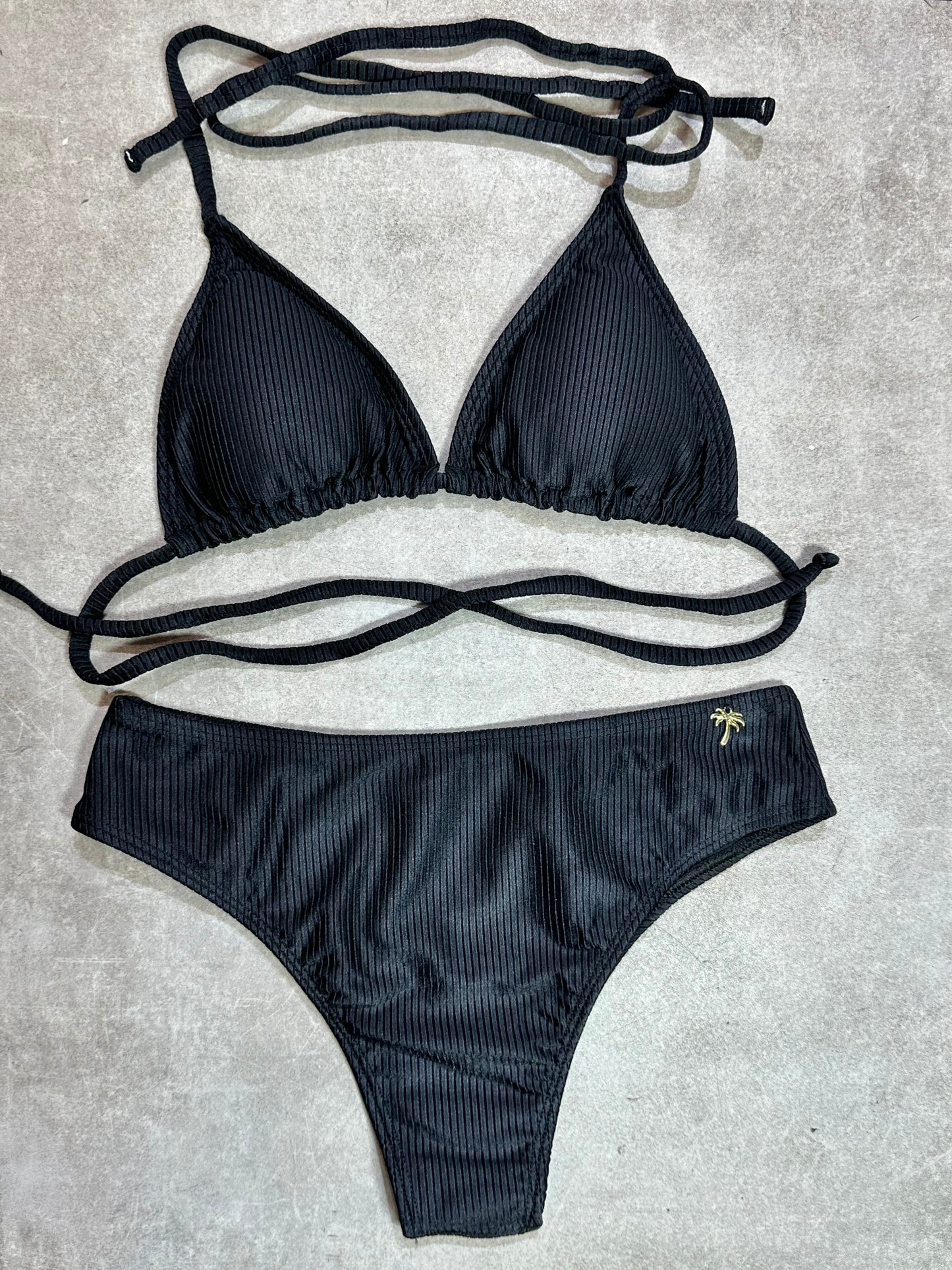 BIKINI TRIANGULO ASA DELTA ACANALADO NEGRO