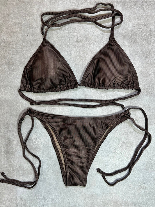 BIKINI TRIANGULO AMARRAS ACANALADO CHOCOLATE