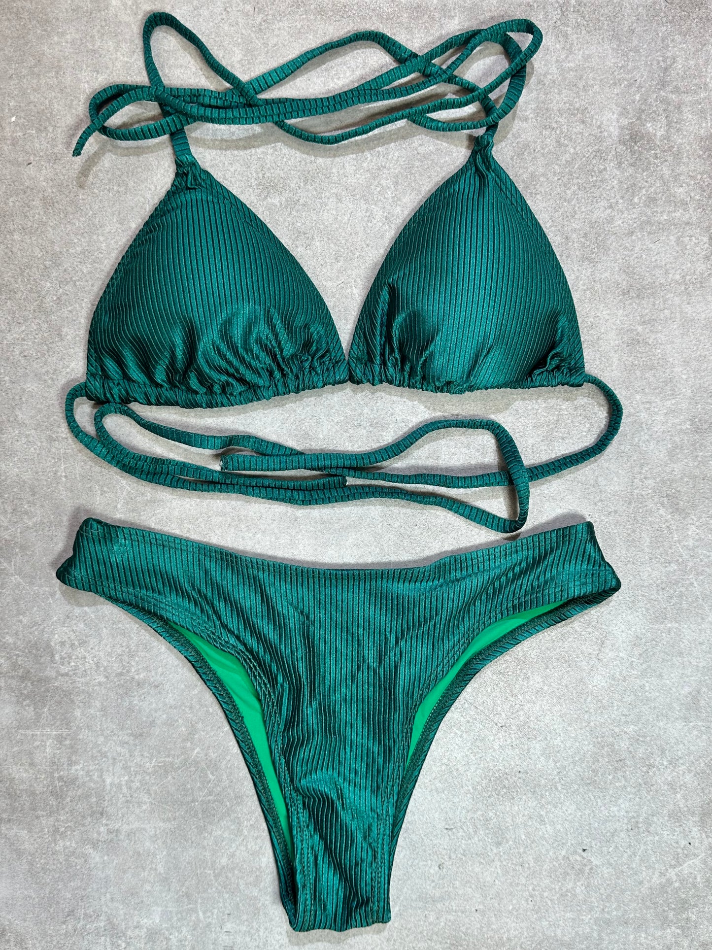 BIKINI TRIANGULO ASA DELTA ACANALADO VERDE BOTELLA