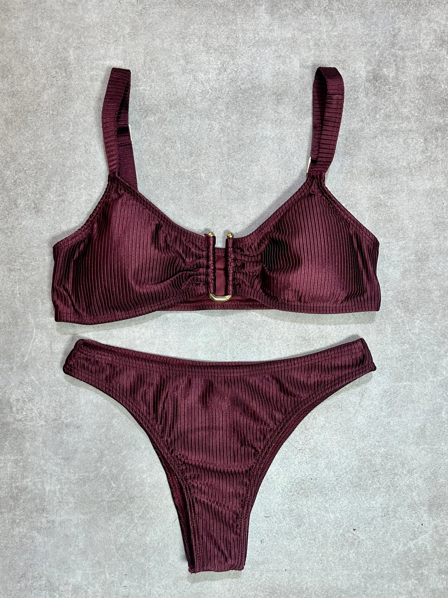 BIKINI TOP ACANALADO VINO