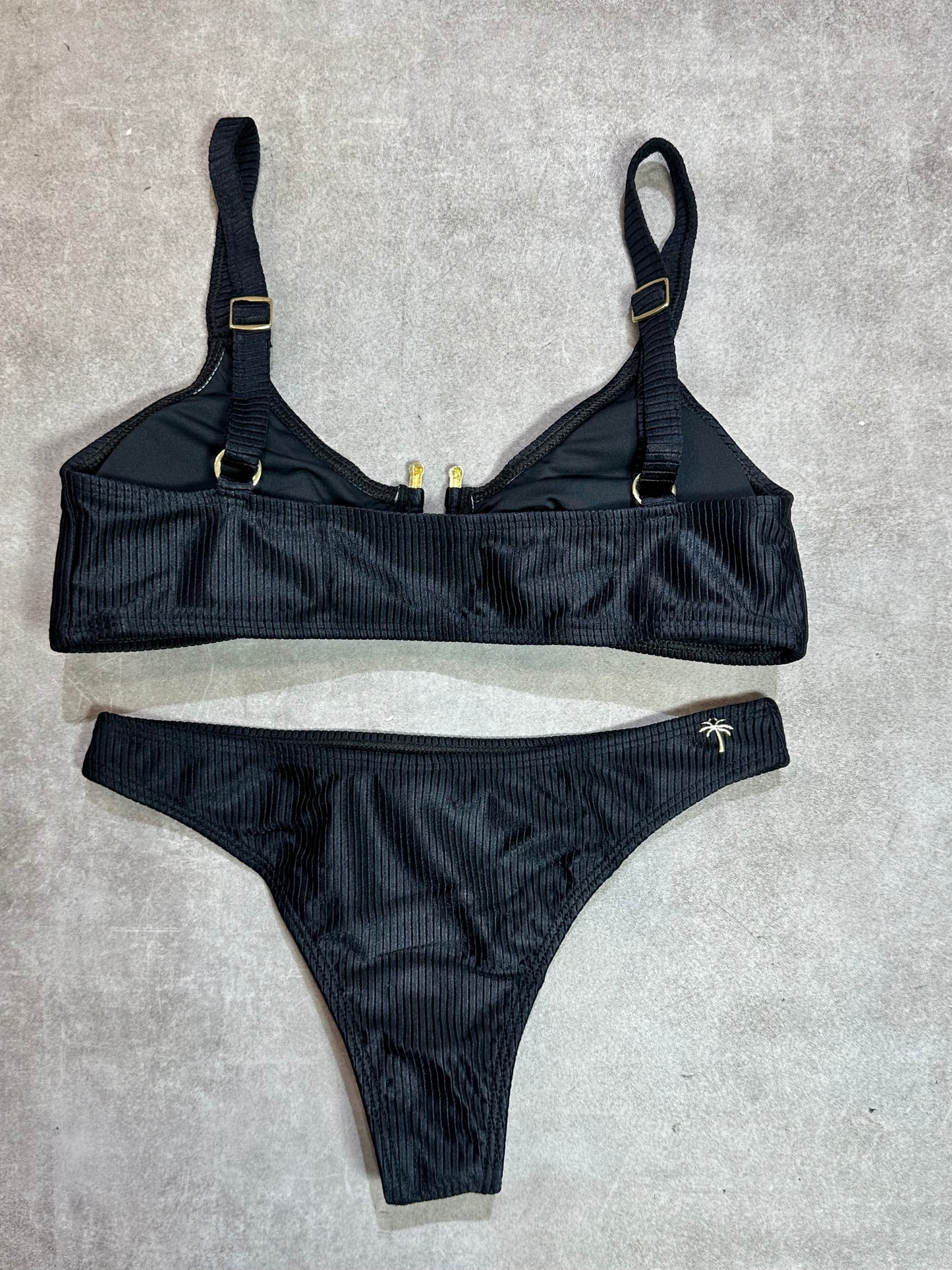 BIKINI TOP ACANALADO NEGRO