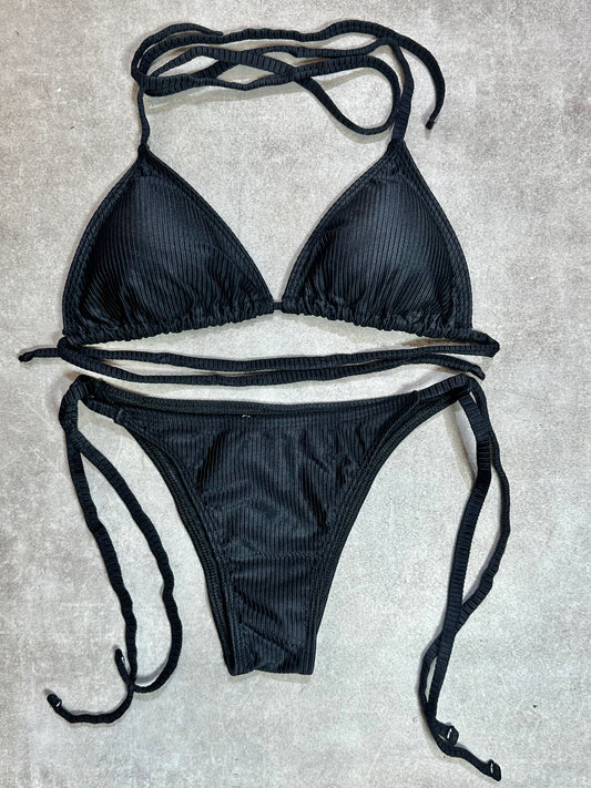 BIKINI TRIANGULO AMARRAS ACANALADO NEGRO