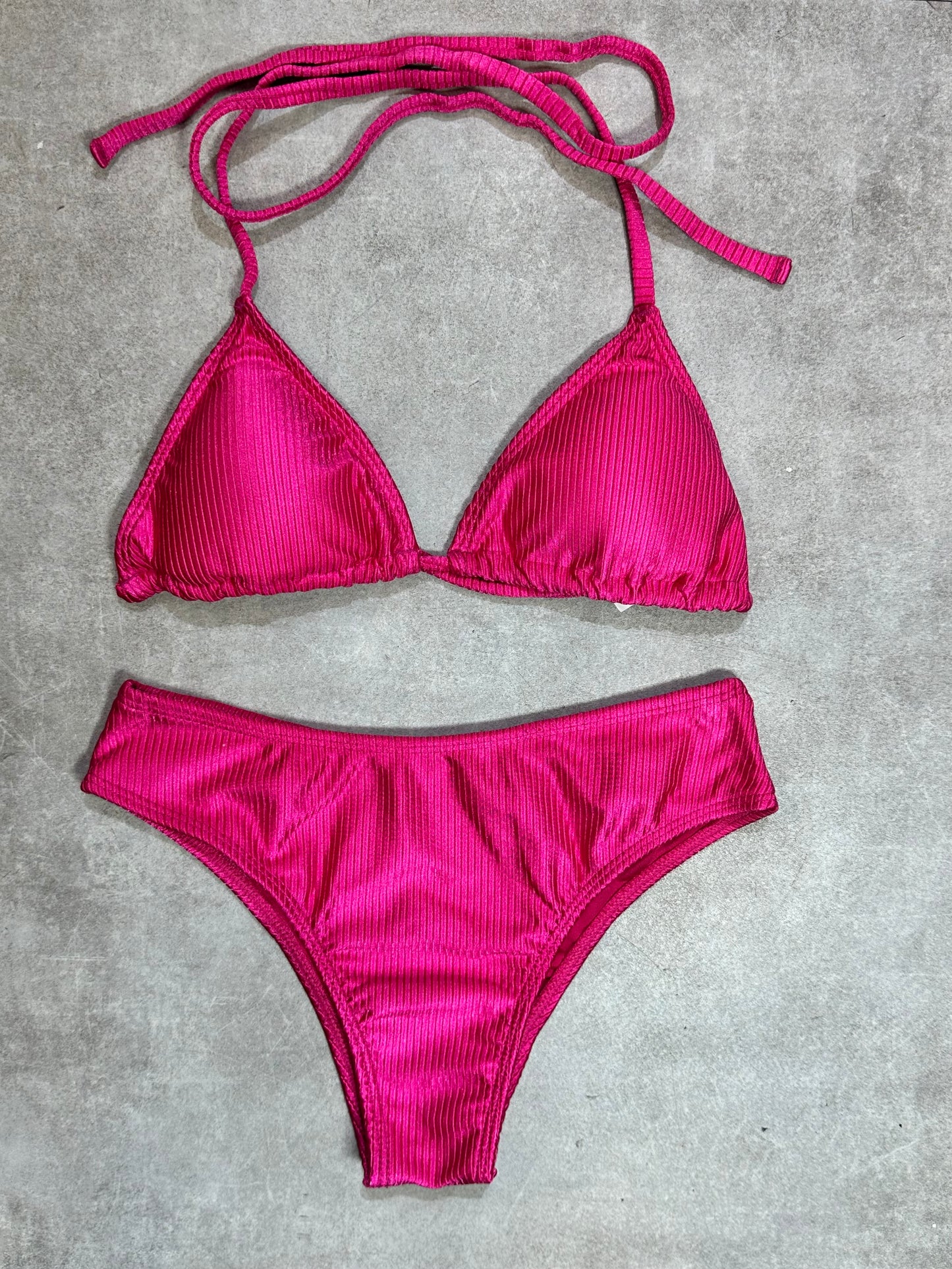 BIKINI TRIANGULO ASA DELTA ACANALADO FRAMBUESA