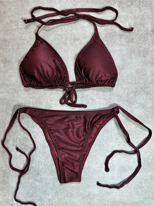 BIKINI TRINGULO AMARRAS ACANALADO VINO