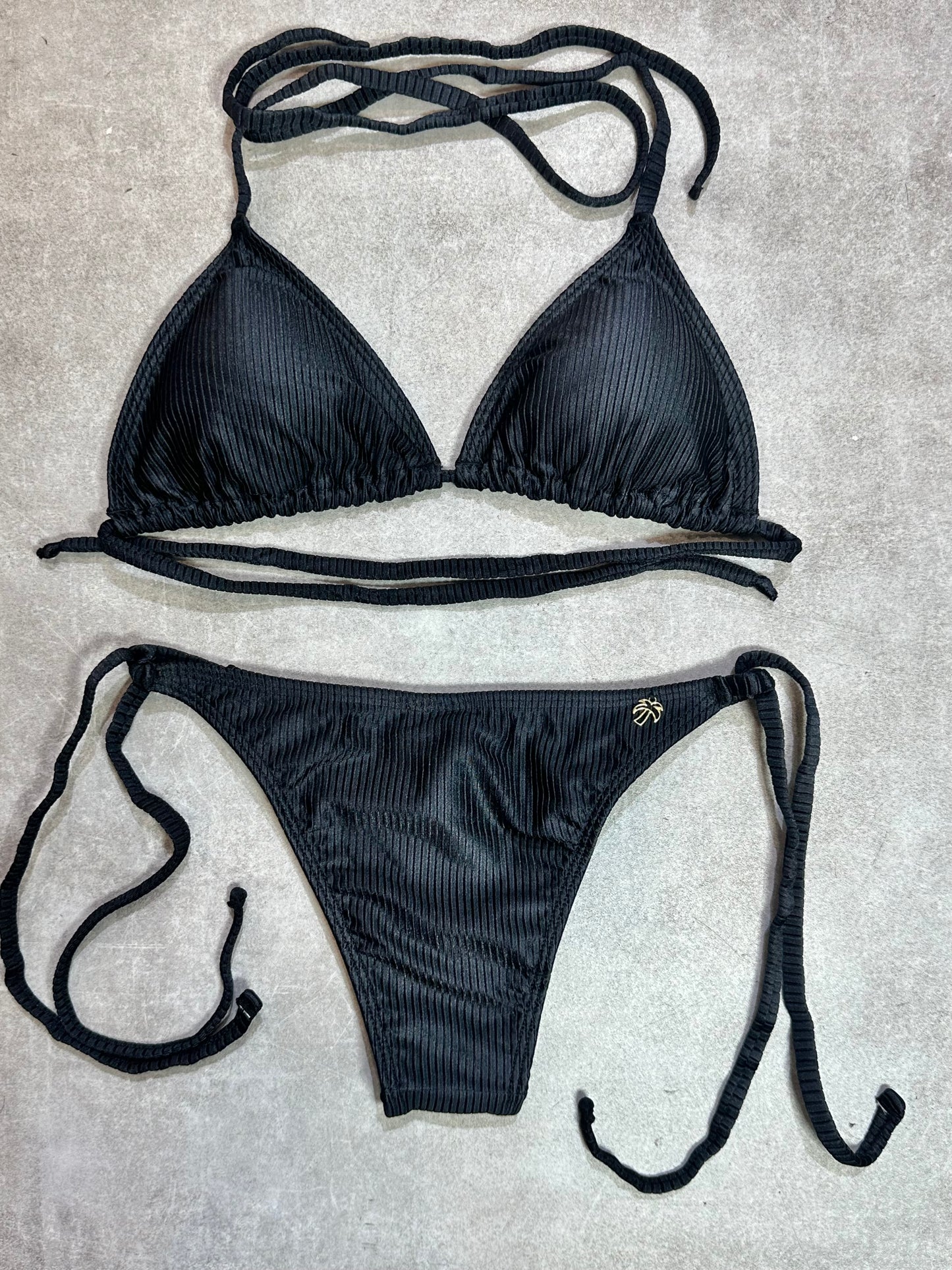 BIKINI TRIANGULO AMARRAS ACANALADO NEGRO