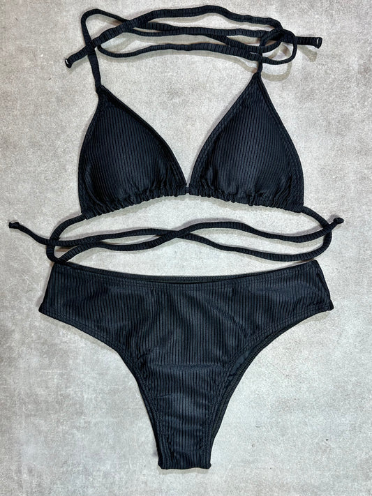 BIKINI TRIANGULO ASA DELTA ACANALADO NEGRO